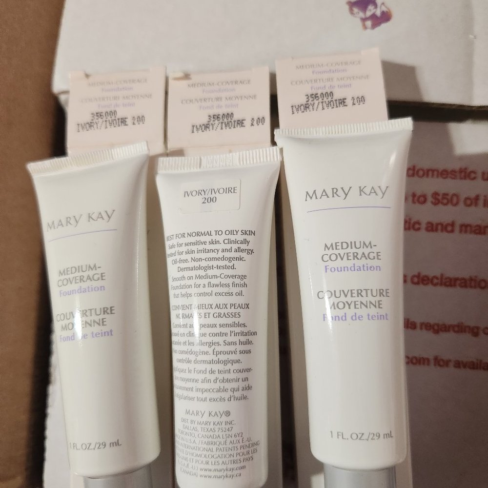 1 Mary Kay Medium Coverage Ivory 200 Liquid Foundation 1 OZ GRAY CAP